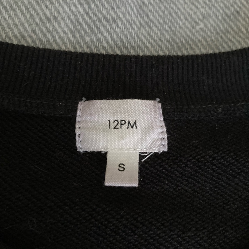 ✨ 5/$15 David Bowie Graphic Pullover - Picture 4 of 4